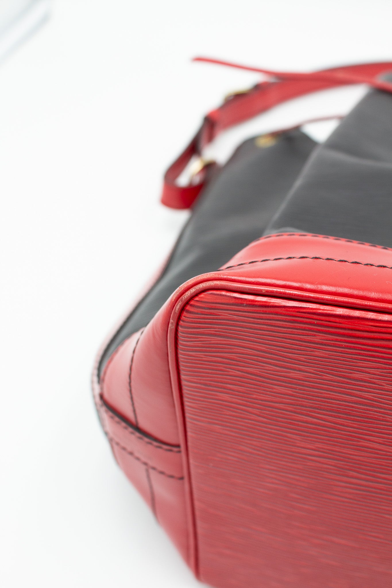 Louis Vuitton Noé Black and Red Epi Leather Bucket Bag