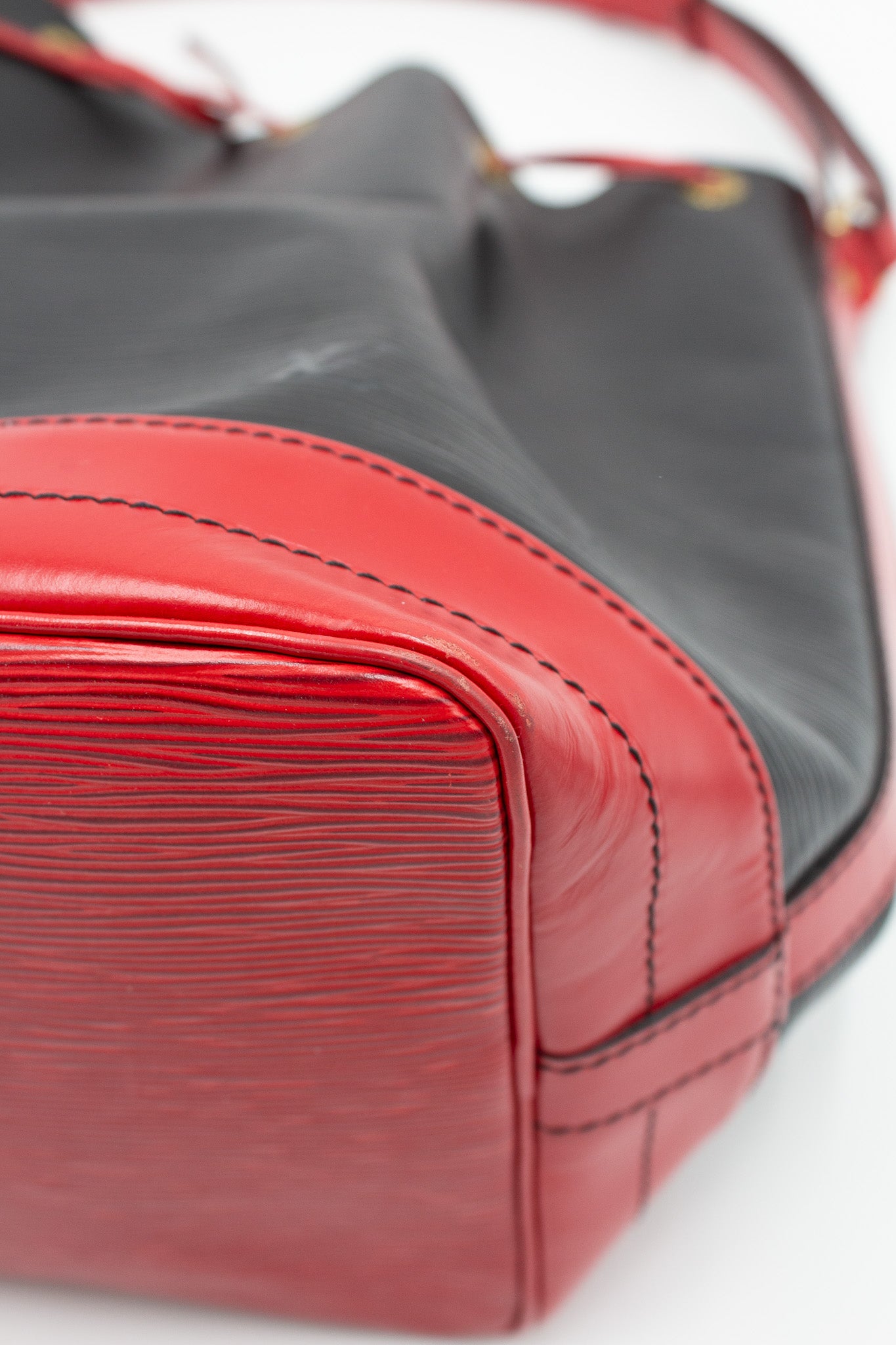 Louis Vuitton Noé Black and Red Epi Leather Bucket Bag