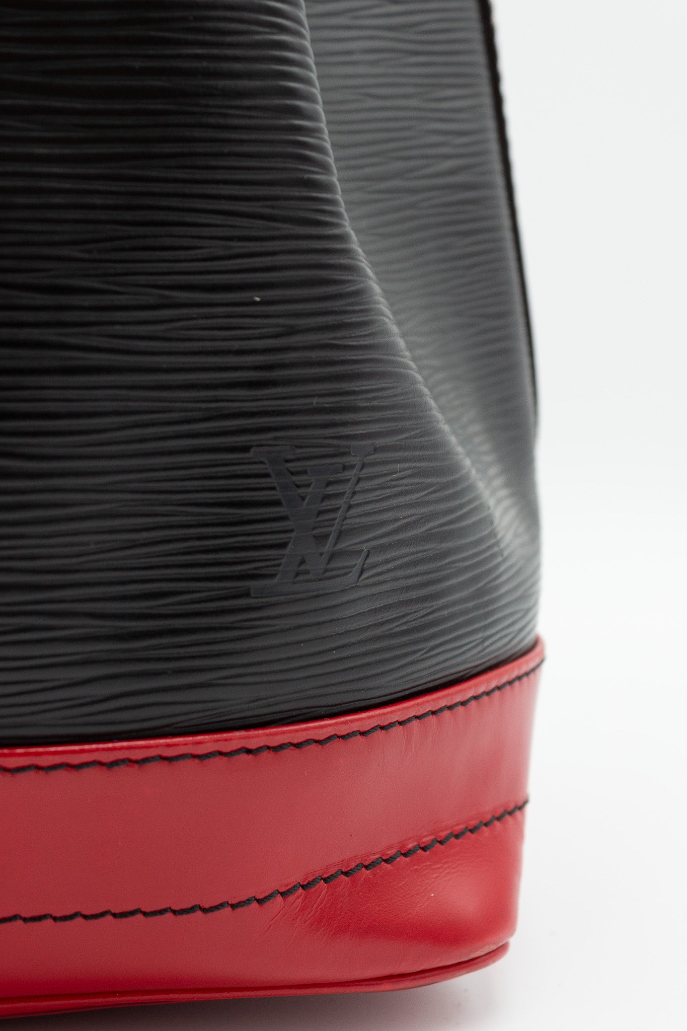 Louis Vuitton Noé Black and Red Epi Leather Bucket Bag