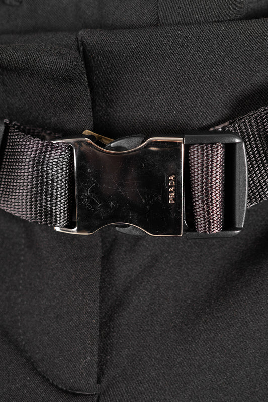 Pantaloni neri con cintura Prada da donna