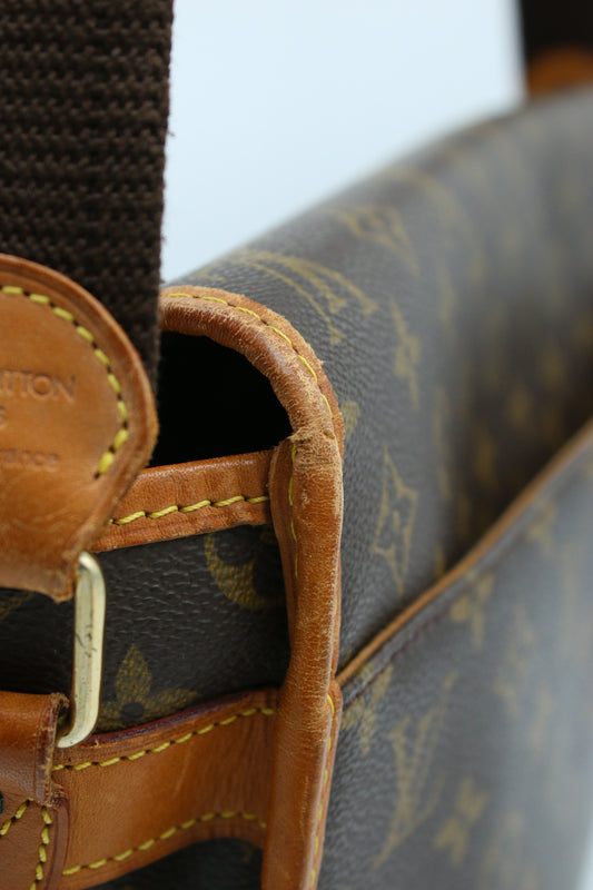 Louis Vuitton Gibecière Monogram
