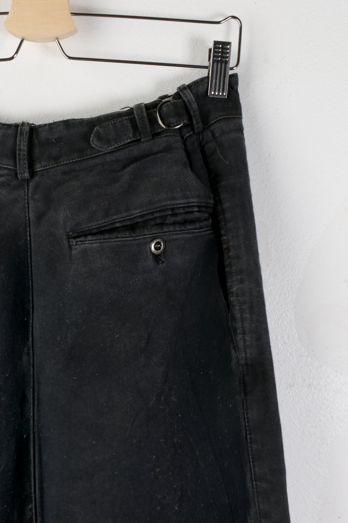 Pantaloni vintage neri scoloriti da uomo