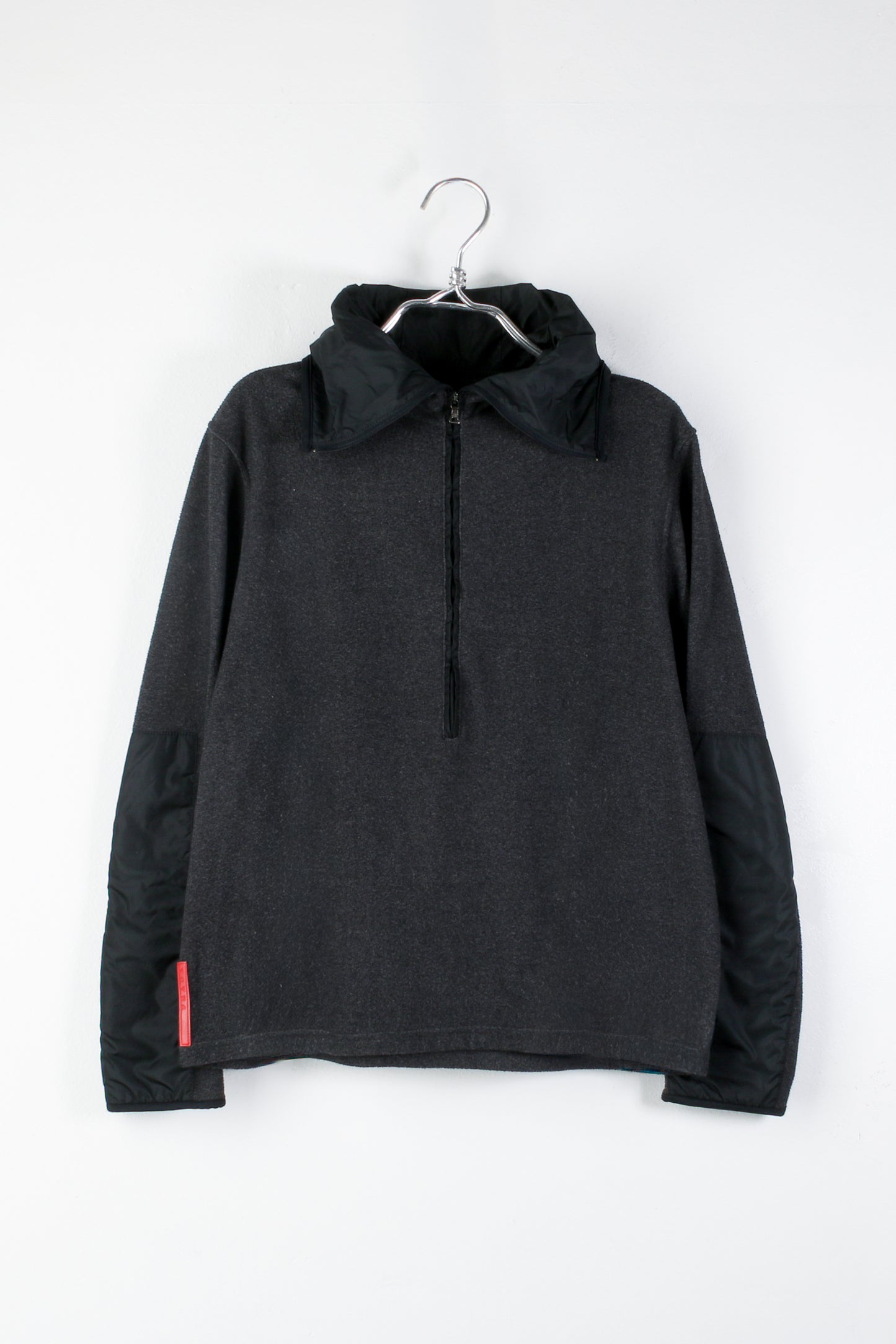 Felpa con cappuccio grigio scuro Prada Linea Rossa da uomo