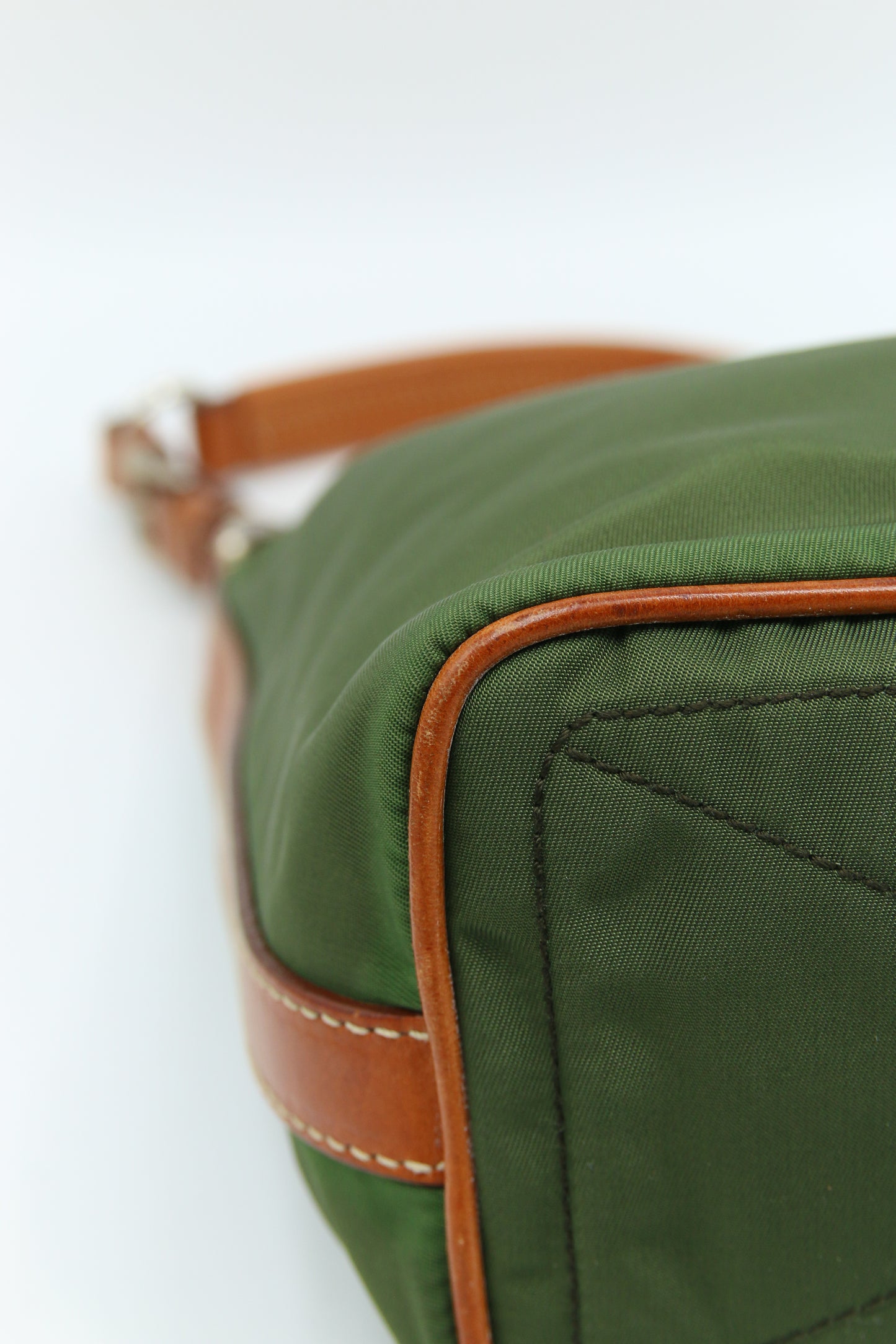 Borsa a tracolla Prada nylon color oliva
