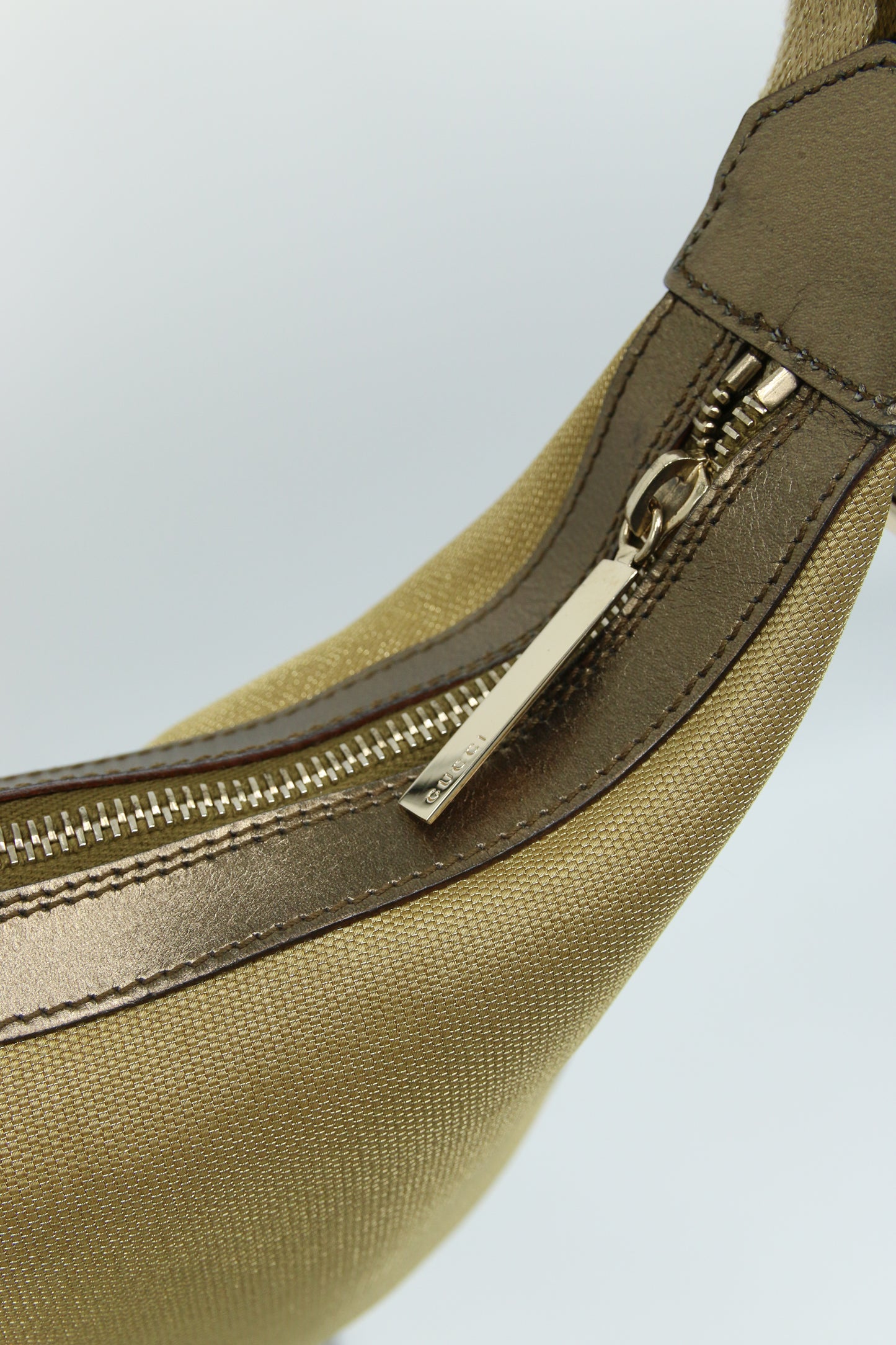 Gucci Hobo in tela dorata