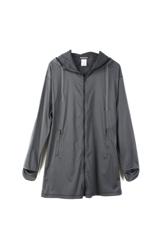 Cappotto antivento grigio scuro Issey Miyake da donna