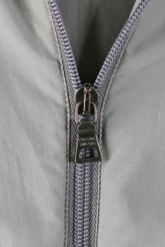 Piumino grigio Prada da donna