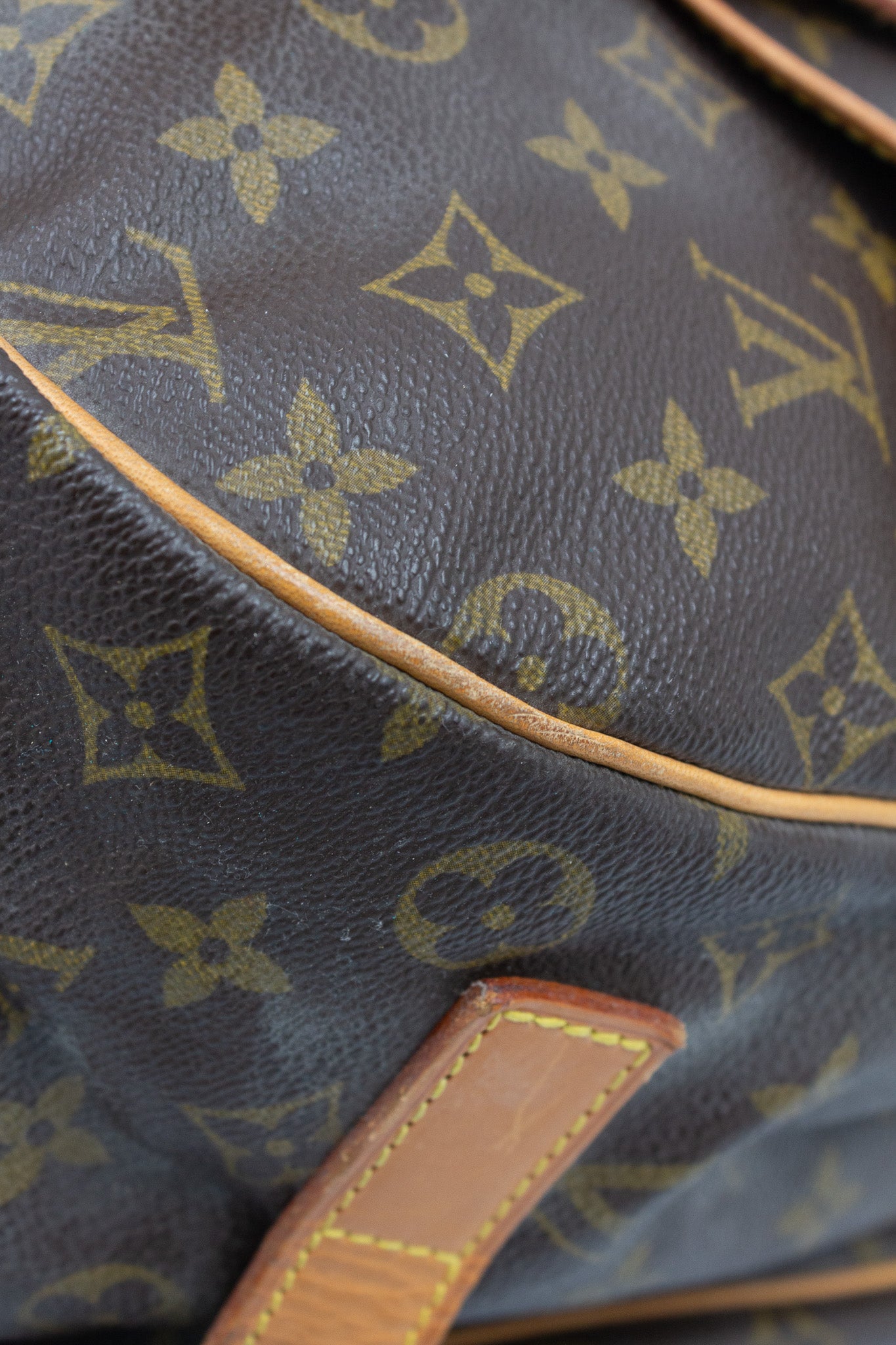 Louis Vuitton Saumur GM Monogram Canvas – Vintage Crossbody Bag