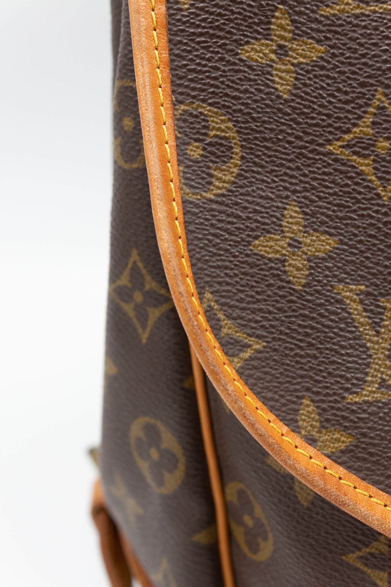 Louis Vuitton Saumur GM Monogram Canvas – Vintage Crossbody Bag